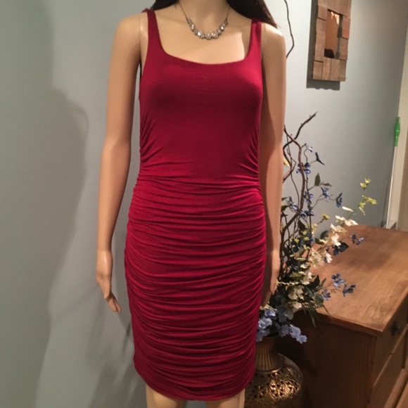 Sale CABERNET COLOR MIDI DRESS WITH SIDE RUSHING - Picture 7 of 9